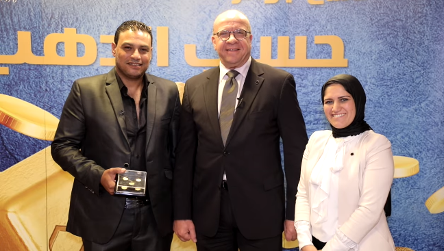 صور| بنك SAIB يسلم الجائزة للفائز الثاني مع حساب الدهب