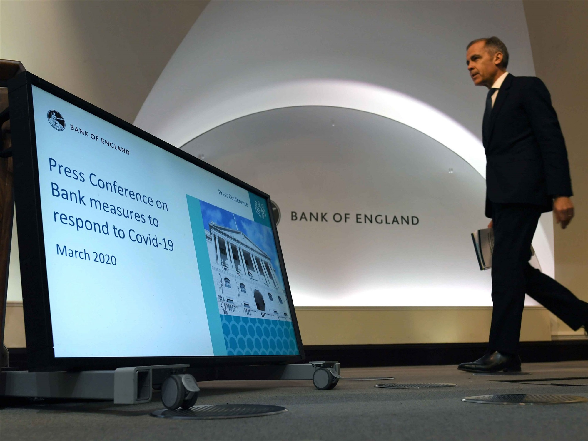 محافظ بنك انجلترا يعلن خفض الفائدة لمواجهة كورونا