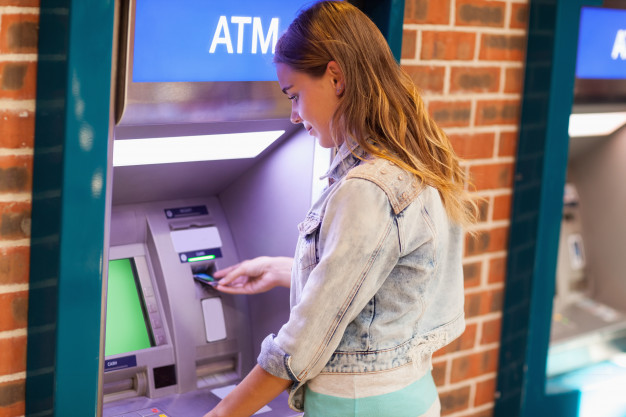 الصرف من ماكينات ATM