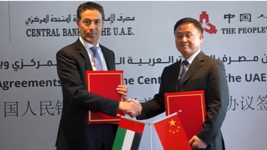 جانب من اتفاقية المركزي الإماراتي والصيني