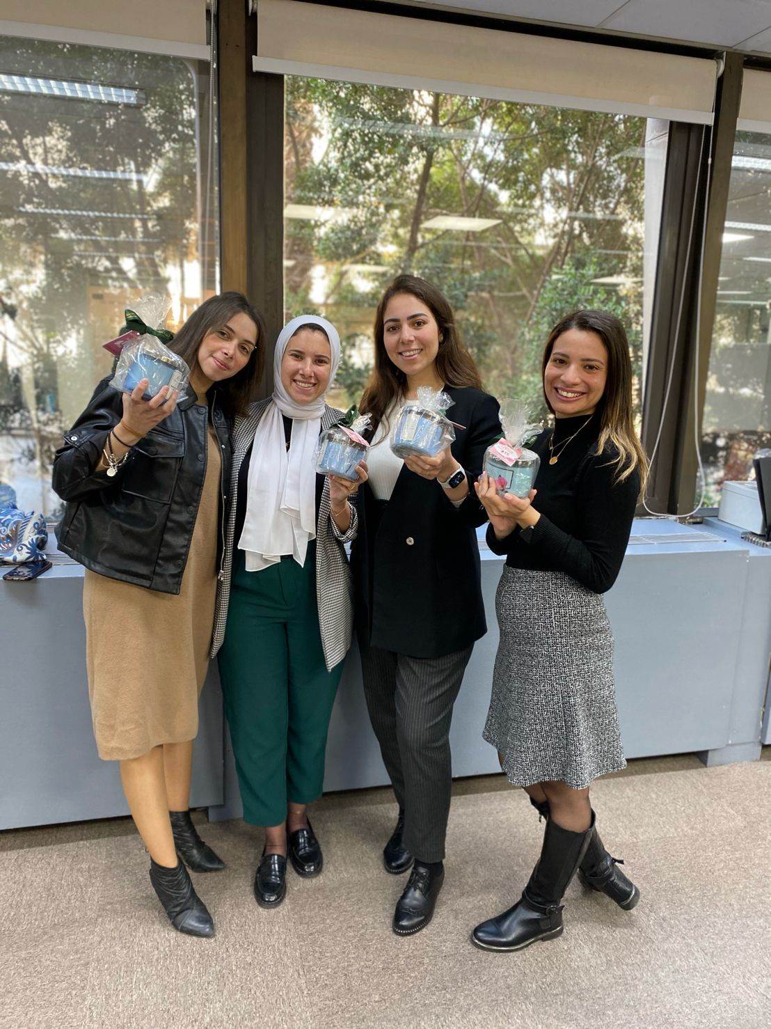 العربي_الأفريقي_يقدم_هدايا_مميزة_لموظفات_--البنك_احتفالاً_باليوم_العالمي_للمرأة العربي_الأفريقي_يقدم_هدايا_مميزة_لموظفات_--البنك_احتفالاً_باليوم_العالمي_للمرأة