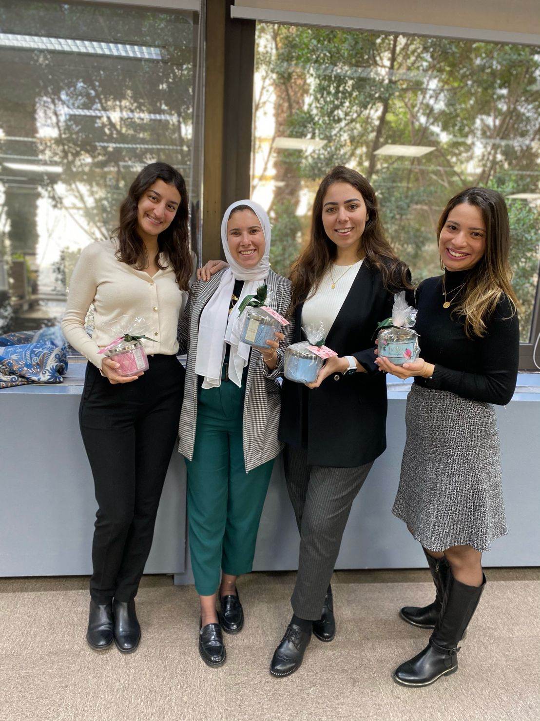 العربي_الأفريقي_يقدم_هدايا_مميزة_لموظفات_البنك_احتفالاً_باليوم_-العالمي_للمرأة العربي_الأفريقي_يقدم_هدايا_مميزة_لموظفات_البنك_احتفالاً_باليوم_-العالمي_للمرأة