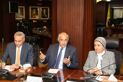 اجتماع محافظ البنك المركزي