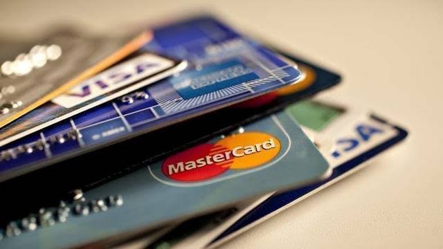 البطاقات الائتمانية