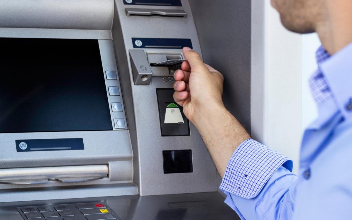 ماكينات ATM