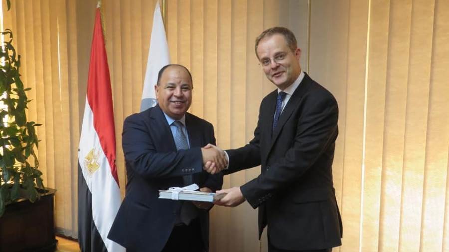 محمد معيط وزير المالية والسفير البريطاني بالقاهرة