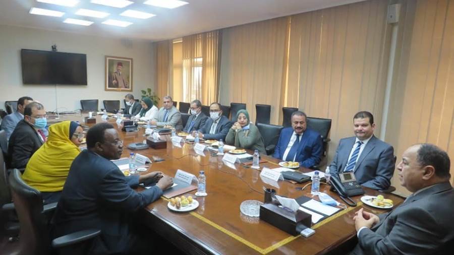 وزير المالية فى لقائه مع أمين عام ديوان الضرائب السودانية