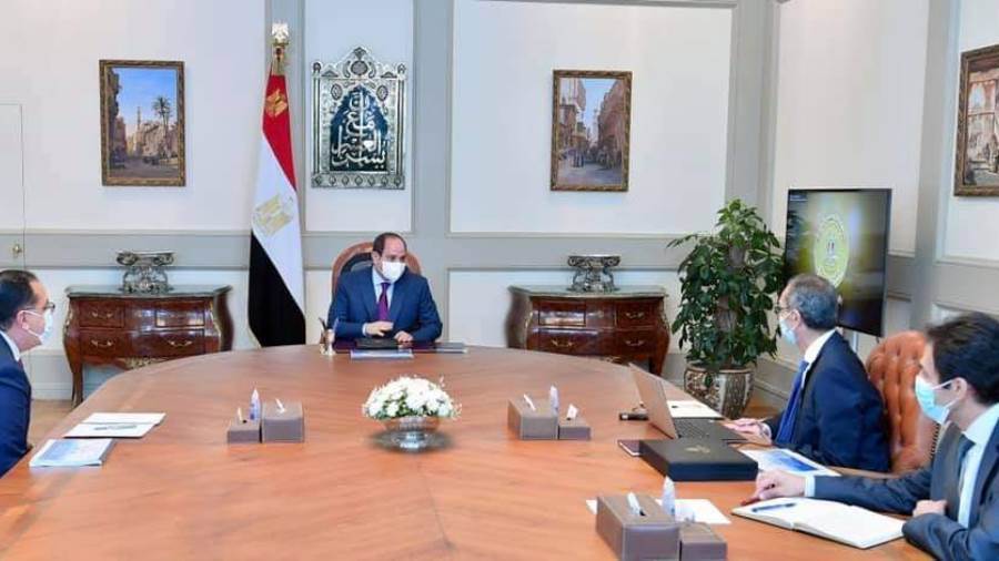 الرئيس عبدالفتاح السيسي يجتمع برئيس الوزراء ووزير الاتصالات