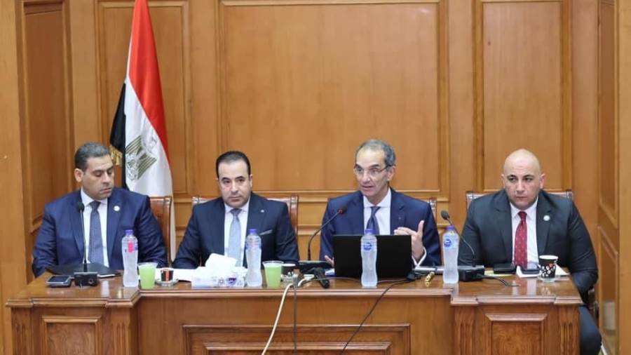 عمرو طلعت وزير الاتصالات وتكنولوجيا المعلومات