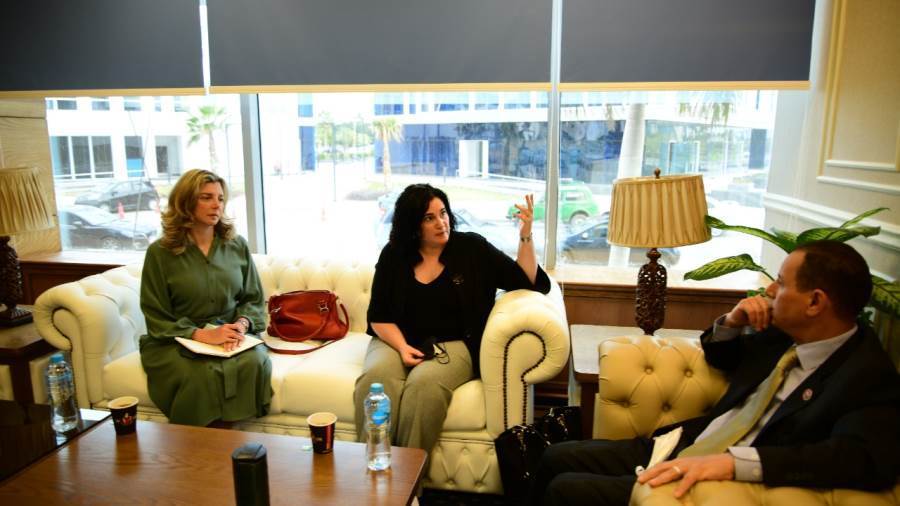 محمد عمران رئيس هيئة الرقابة المالية وكريستين عرب ممثلة هيئة الأمم المتحدة للمرأة في مصر