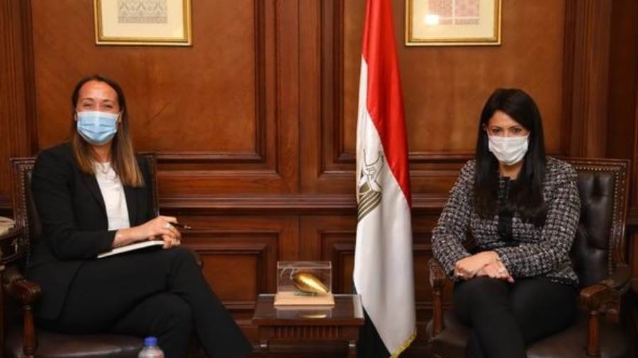 الدكتورة رانيا المشاط خلال استقبال مدير مؤتمر اليورومني