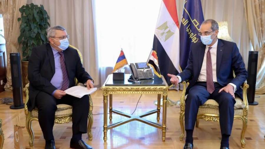 وزير الاتصالات يستقبل سفير أرمينيا في القاهرة