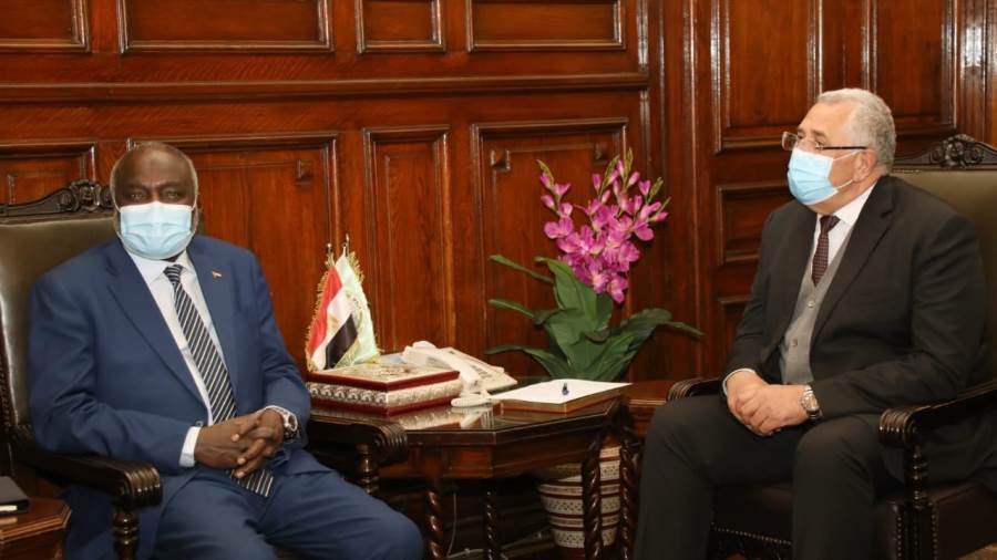 السيد القصير وزير الزراعة واستصلاح الأراضي والدكتور جبريل ابراهيم وزير المالية والتخطيط الاقتصادي السوداني