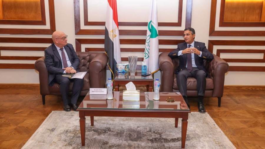 رئيس البريد المصري يلتقي ممثل مفوضية الأمم المتحدة