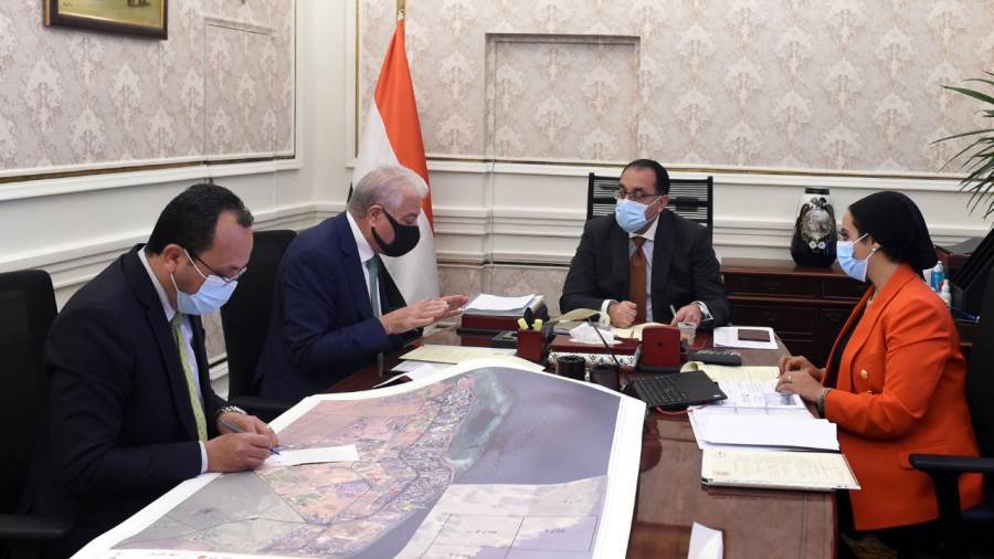 رئيس الوزراء يتابع مع محافظ جنوب سيناء استعدادات استضافة مؤتمر تغير المناخ