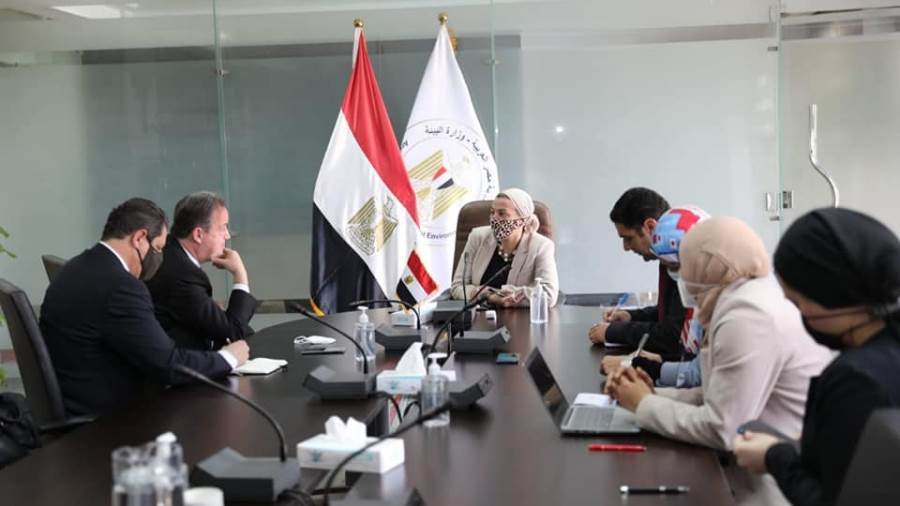 وزيرة البيئة خلال لقاء المدير التنفيذي لصندوق المناخ الأخضر