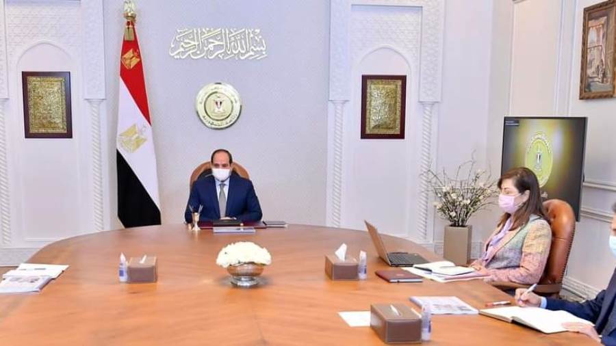 الرئيس عبد الفتاح السيسي يجتمع بوزيرة التخطيط