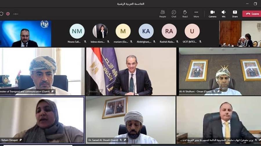 اجتماع وزير الاتصالات ونظيره بسلطنة عمان