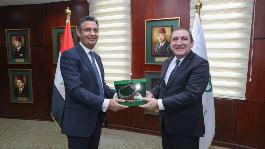رئيس البريد المصري يستقبل سفير جمهورية أذربيجان
