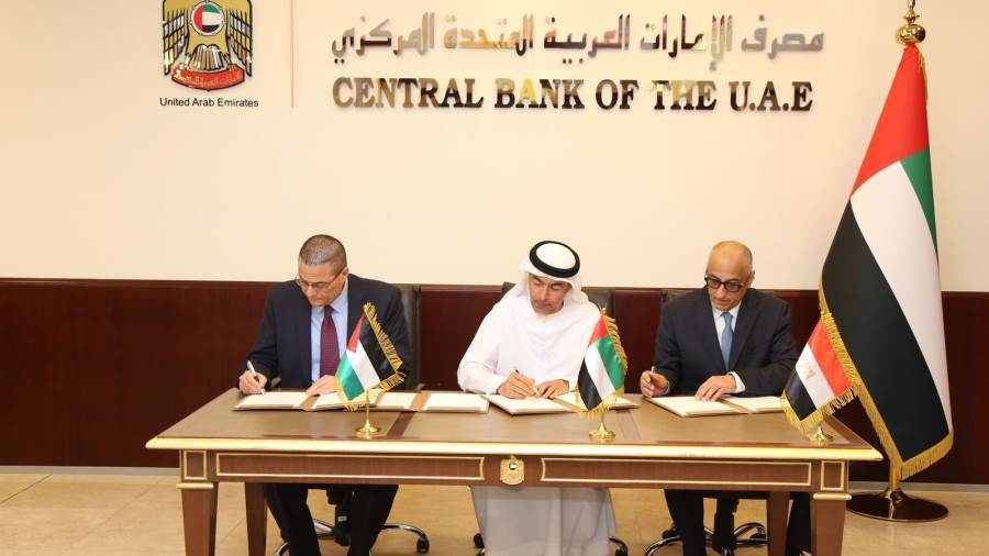 محافظو البنوك المركزية في مصر والإمارات والأردن