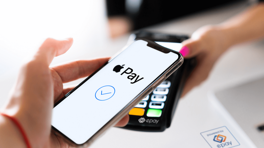 المركزي أعلن عن إطلاقها قريبًا.. كل ماتريد معرفته عن محفظة «Apple Pay»