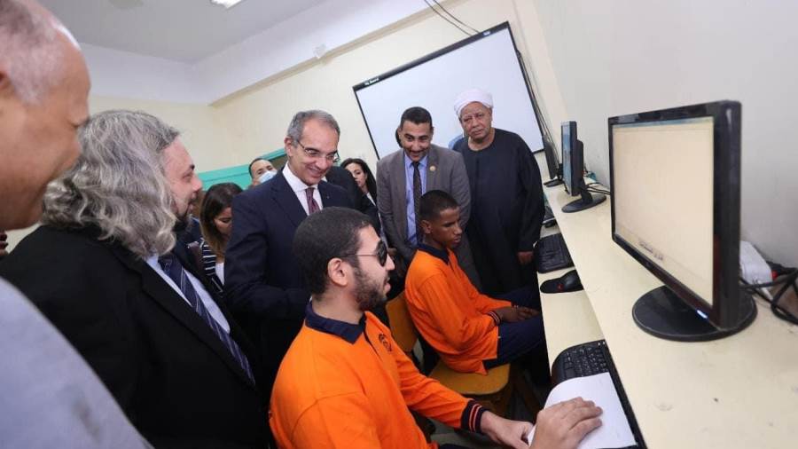 عمرو طلعت وزير الاتصالات وتكنولوجيا المعلومات
