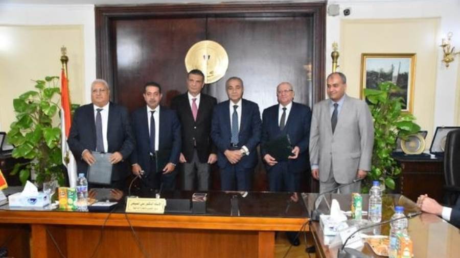 توقيع اتفاقيه مساهمين بين الشركة المصرية والبنك الزراعي