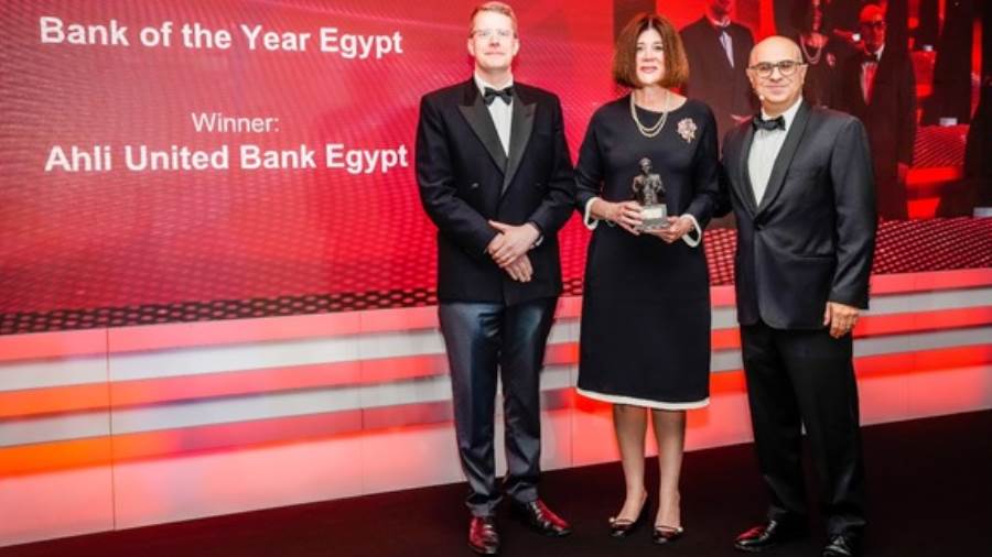 «الأهلي المتحد- مصر» يحصد جائزة بنك العام من مجلة ذا بانكر
