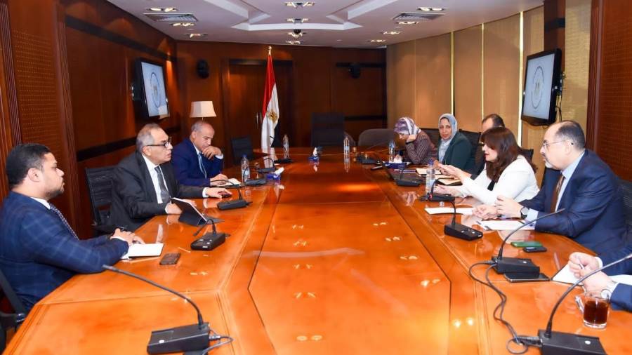 وزيرة الهجرة ووزير الاتصالات