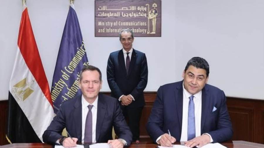 توقيع اتفاقية بين المصرية للاتصالات وجريد تيليكوم