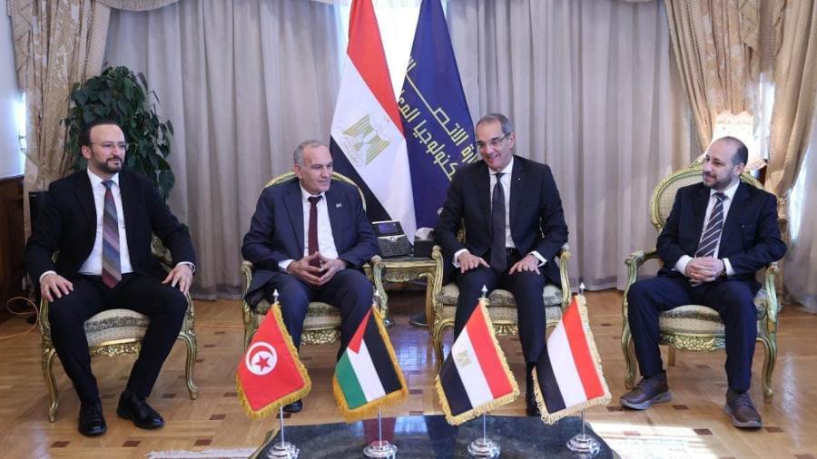عمرو طلعت وزير الاتصالات وتكنولوجيا المعلومات