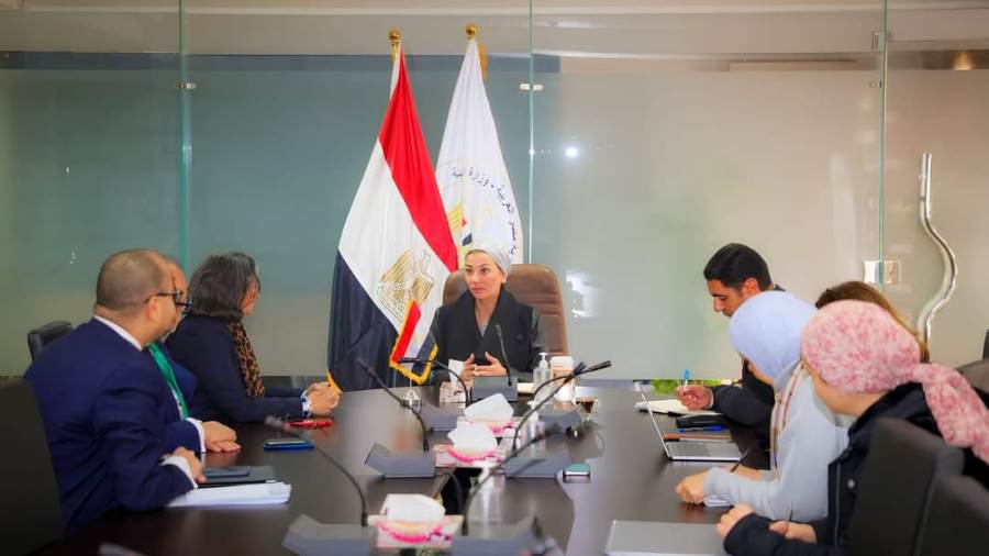 وزيرة البيئة تناقش مع البنك المركزي تمويل مشروعات المناخ في مصر