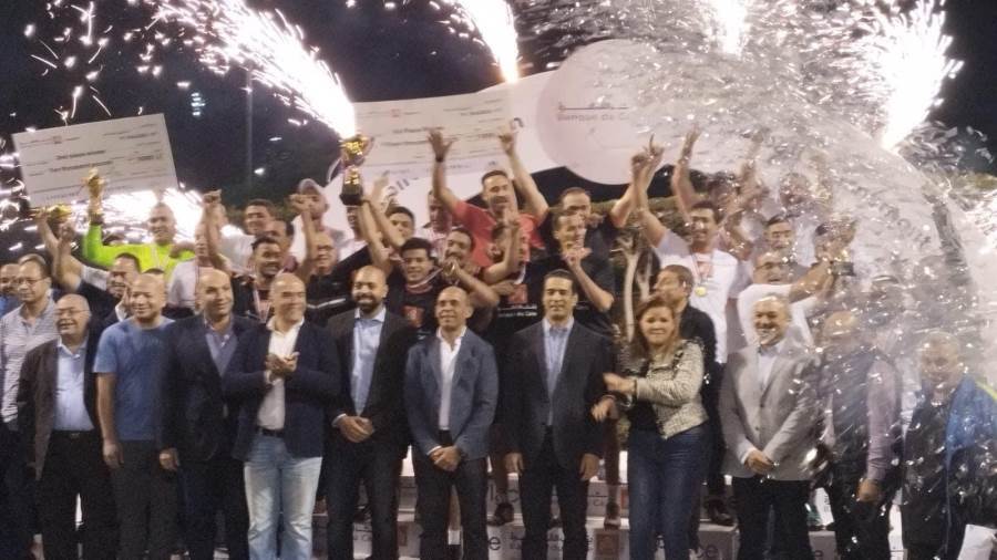 جانب من تسليم فريق بنك القاهرة الميدالية البرونزية