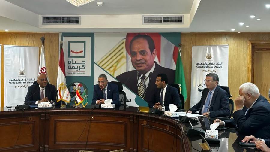 علاء فاروق رئيس البنك الزراعي و باسل رحمي الرئيس التنفيذي لجهاز تنمية المشروعات المتوسطة والصغيرة ومتناهية الصغر