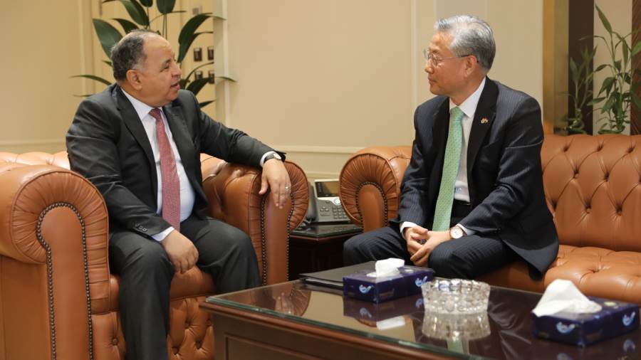وزير المالية فى لقائه مع سفير كوريا الجنوبية