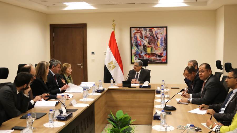 وزير الكهرباء والطاقة المتجددة