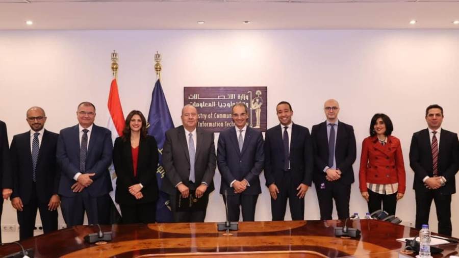 عمرو طلعت وزير الاتصالات وتكنولوجيا المعلومات