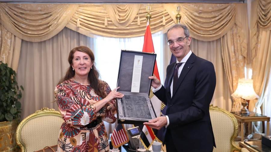 وزير الاتصالات المصري وسفير الولايات المتحده الأمريكبة