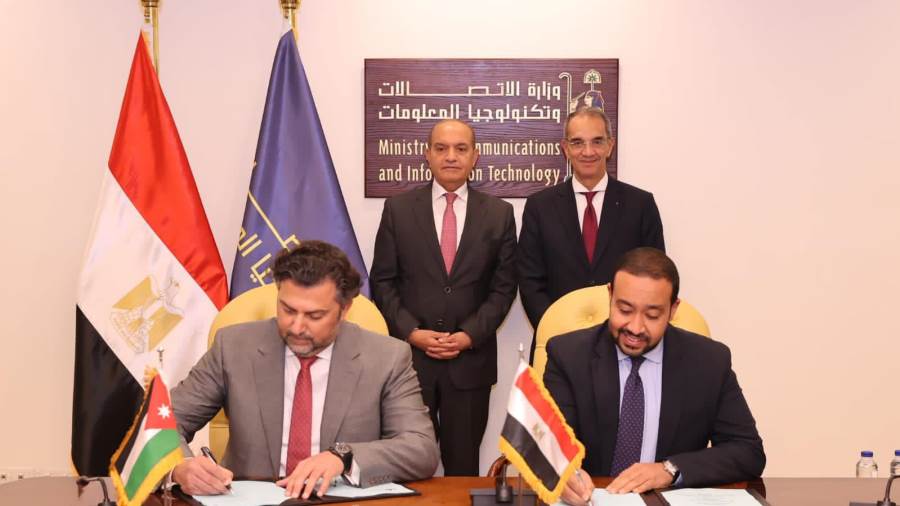 خلال التوقيع