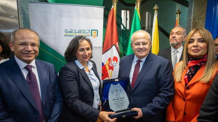 جانب من زيارة البنك المركزي لمستشفى القصر العيني