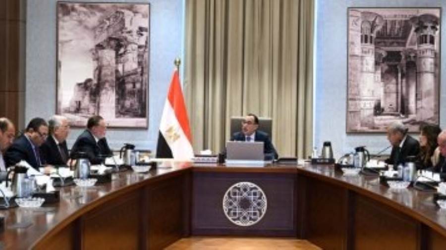 رئيس الوزراء ومحافظ البنك المركزي