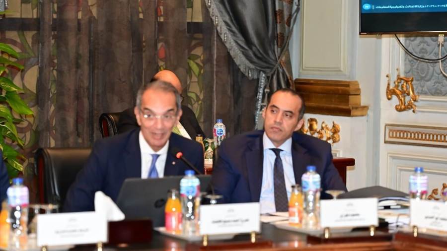 عمرو طلعت وزير الاتصالات وتكنولوجيا المعلومات