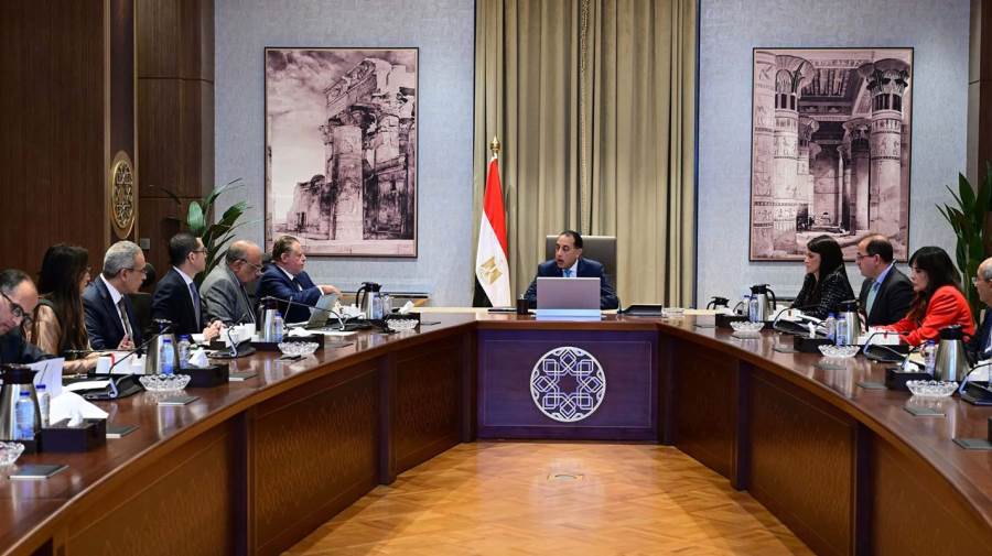 رئيس الوزراء يُتابع الموقف التنفيذي لمشروعات الطاقة الجديدة والمتجددة بحضور محافظ المركزي