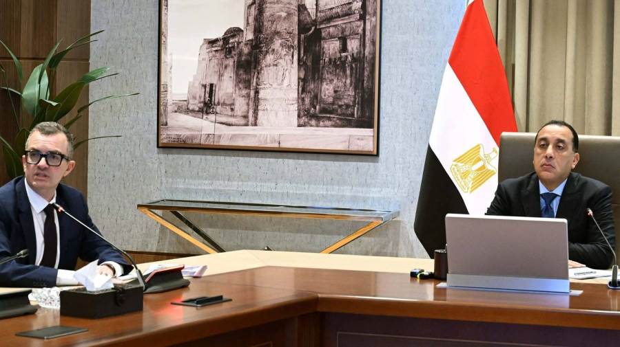 اجتماع رئيس الوزراء و وزير التخطيط والتنمية الاقتصادية