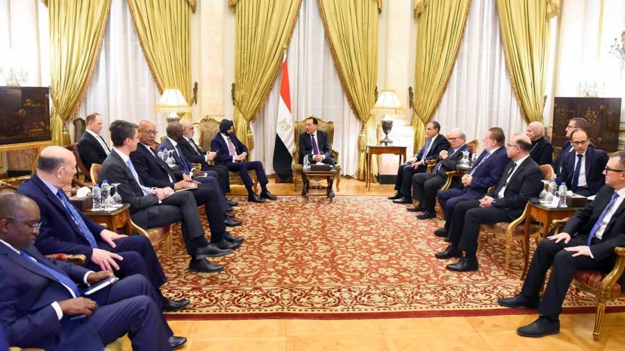 رئيس الوزراء يلتقي رئيس مجموعة البنك الدولي والوفد المرافق له بحضور حسن عبدالله