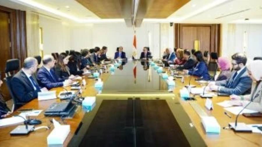 وزيرا التخطيط و المالية يبحثان مع البنك الدولى والأفريقى للتنمية آليات تمويل مشروعات البنية التحتية بمصر