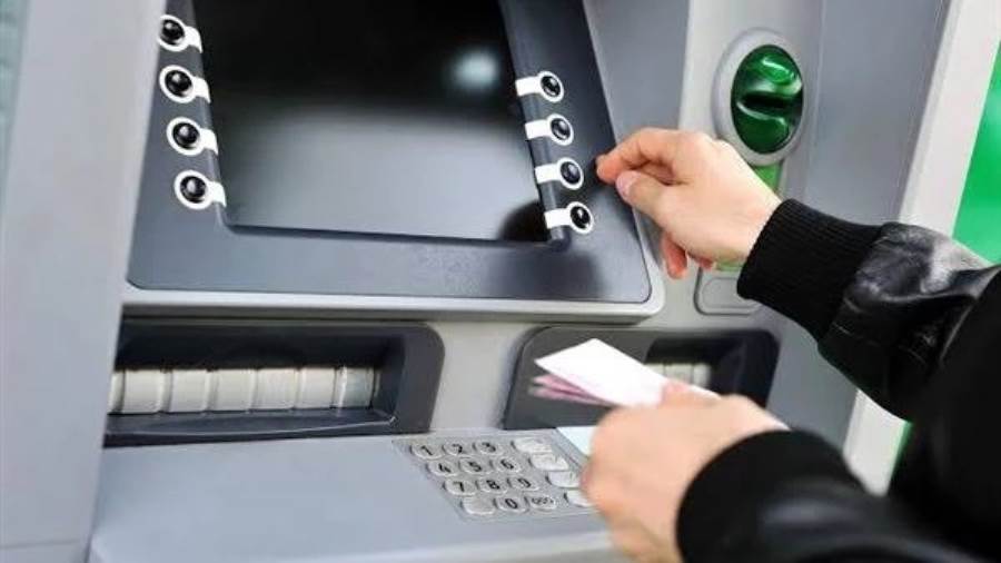 البنوك تستعد لإجازة عيد الفطر بتغذية ماكينات الـ ATM لتلبية احتياجات المواطنين