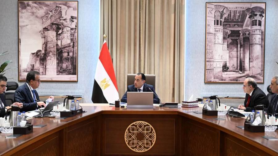 رئيس الوزراء يتابع موقف توافر المستحضرات الدوائية والخامات الفعالة بالسوق المصرية للدواء بحضور مساعد محافظ المركزي