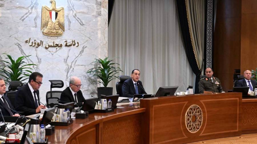 رئيس الوزراء يعلن زيادة الحد الأدنى للأجور بقيمة 1000 جنيه
