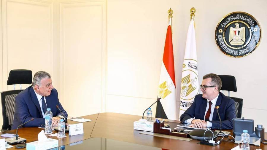 وزير التخطيط والتنمية الاقتصادية يبحث مع شركة "أيادي للاستثمار" سُبل دعم قطاع ريادة الأعمال والشركات الناشئة وتعزيز جهود التنمية الاقتصادية